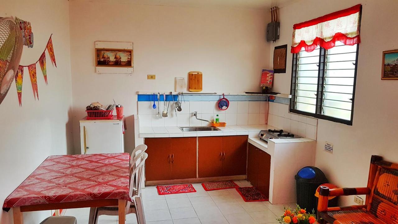 White Beach Guest House Puerto Galera Exterior photo