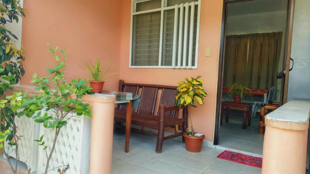 White Beach Guest House Puerto Galera Exterior photo