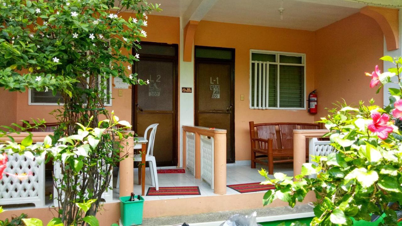 White Beach Guest House Puerto Galera Exterior photo