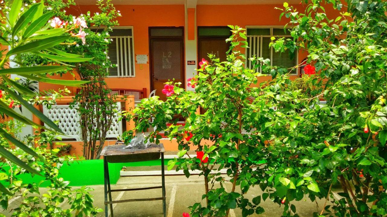 White Beach Guest House Puerto Galera Exterior photo