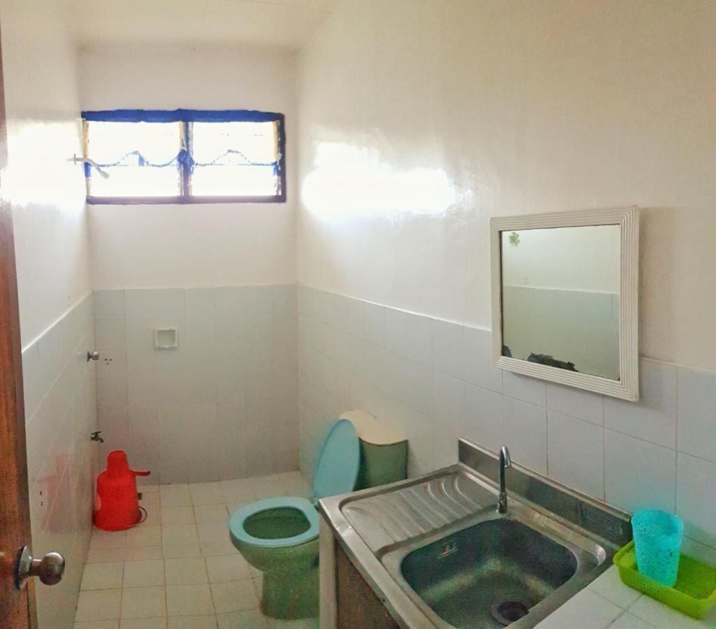 White Beach Guest House Puerto Galera Exterior photo
